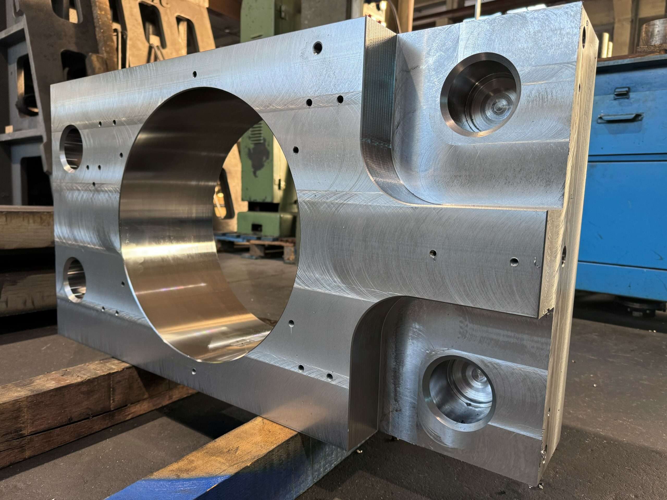 Lavorazione di alloggiamenti metallici ad alta precisione